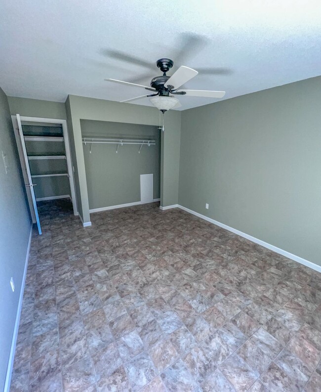 Building Photo - 1 Bedroom, 1 Bathroom Apartment In Desirab...