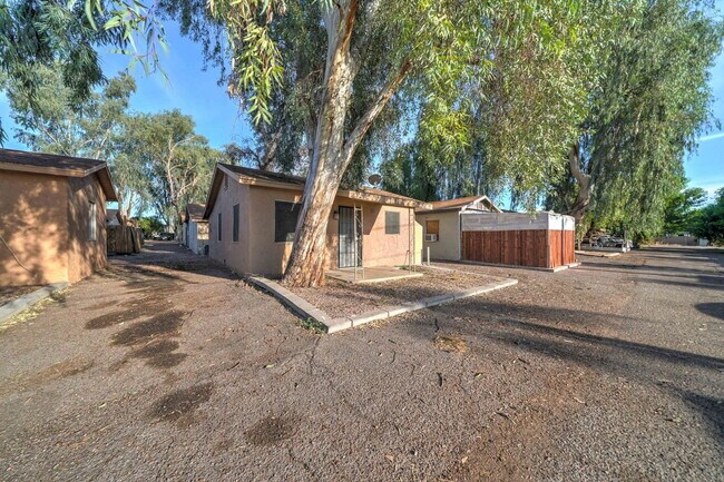 Building Photo - 9316 E Balsam Ave