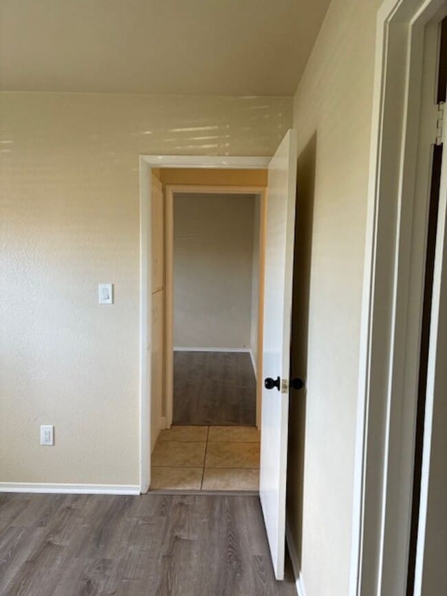 Building Photo - Single story, 3 bed 1.5 bath home.