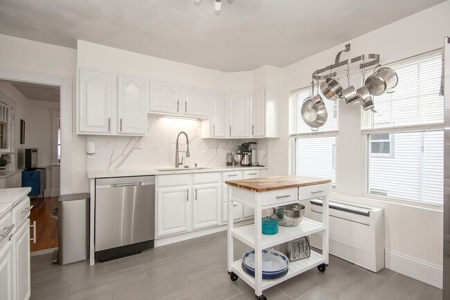 Building Photo - 48 Farquhar St