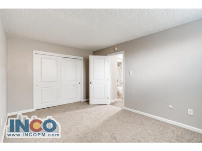 Building Photo - 10232 E Peakview Ave