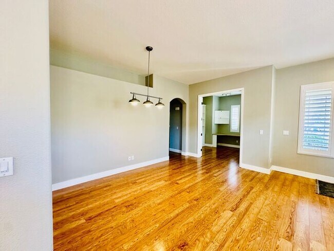 Building Photo - 6350 Cedar Waxwing Ct