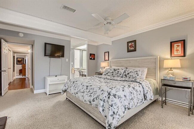 Building Photo - 204 World of Tennis Sq