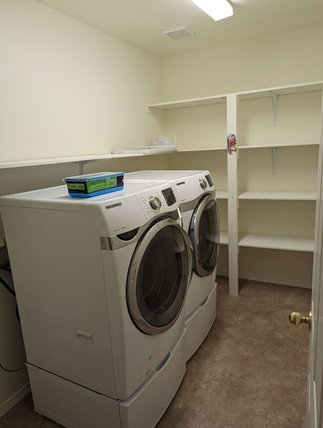 Building Photo - Beautiful Condo in Quiet Neighborhood - Small Pet Allowed