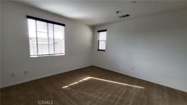 Building Photo - 89 Linden Ln