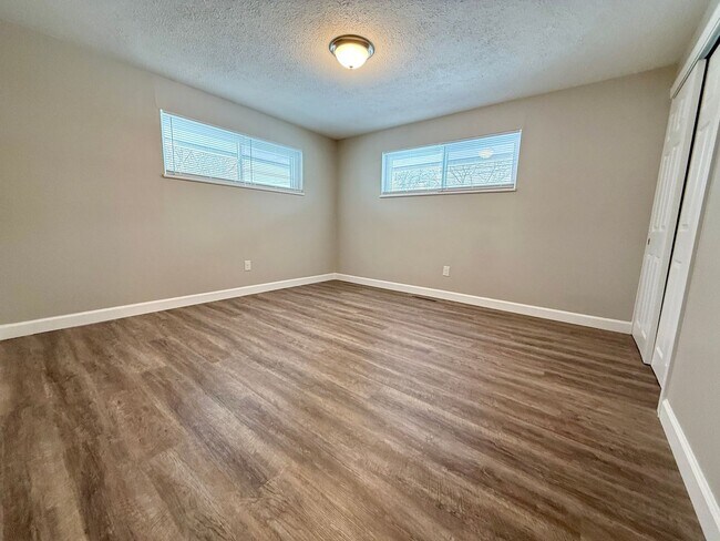 Building Photo - 501 Orangewood Dr