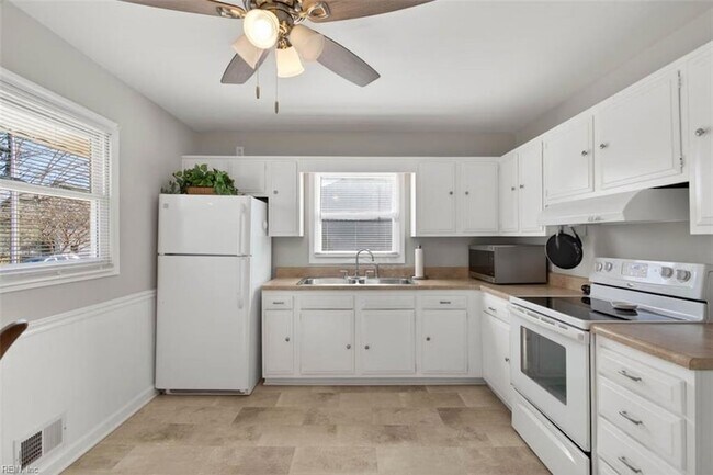 Building Photo - 32 Warren Dr