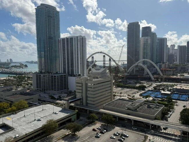 Building Photo - 1600 NE 1st Ave