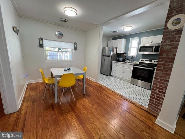 Building Photo - 710 Garfield Ave