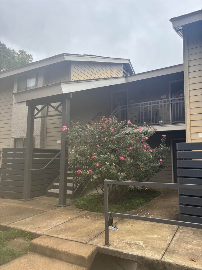 Primary Photo - 1814 Birch Post Cove