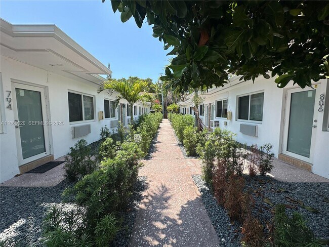 Building Photo - 800 85th St