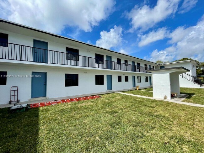 Building Photo - 180 NE 57th St