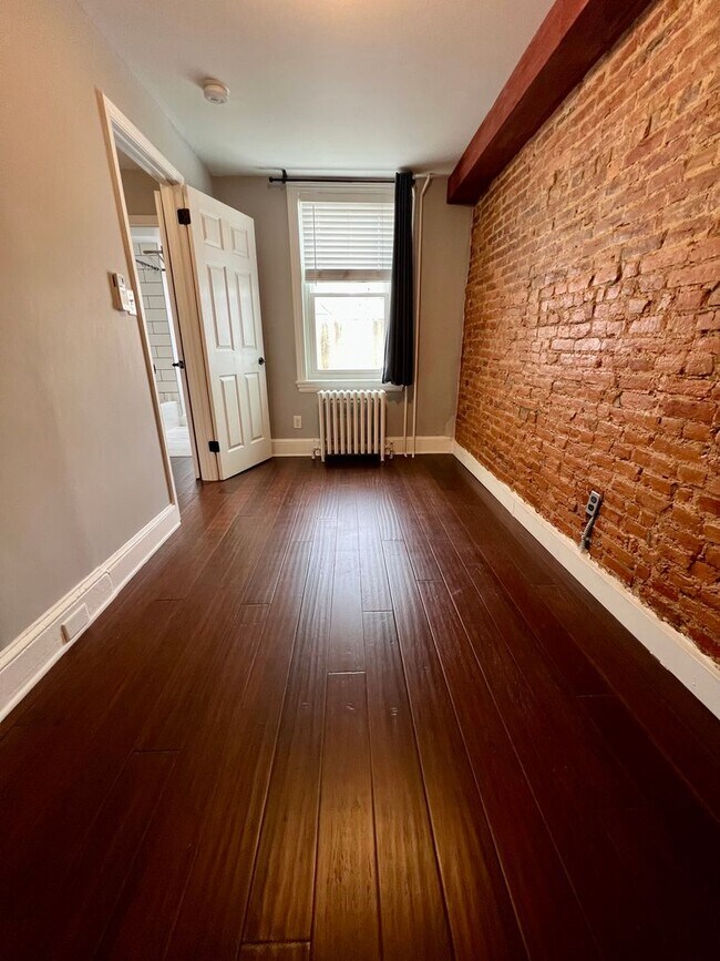 Building Photo - Stunning 4-Bedroom Townhome in the Heart of Fishtown! Available NOW!