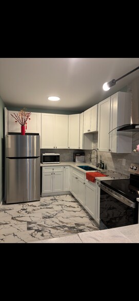 Building Photo - 4560 Persian Trl