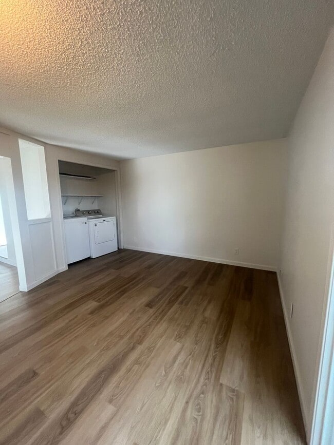 Building Photo - 2-bedroom 1-bathroom Hayden Bridge Duplex