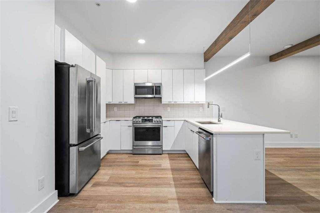 Building Photo - 346 Peters St SW