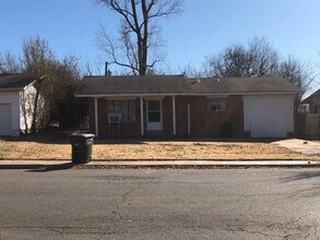 Building Photo - Cute 3-4 bed room, 1 bath home for rent in Moore near Santa Fe and NW 27th