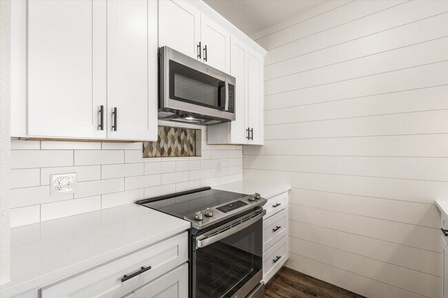 Building Photo - 1402 Courtney Pl