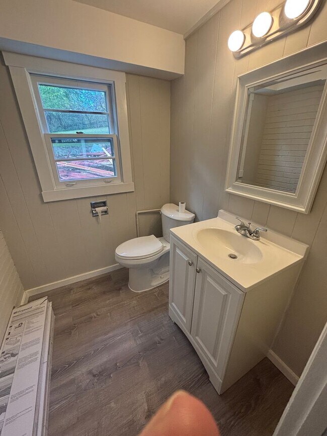 Building Photo - Newly remodeled house with a great city view!