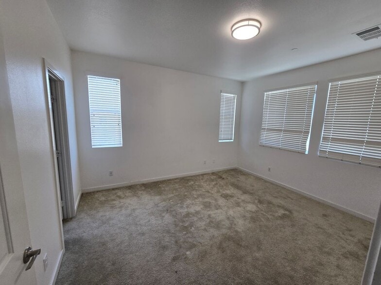 Building Photo - 35389 Aubrey Ln