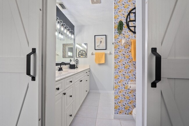 Building Photo - 2186 SE Wild Meadow Cir