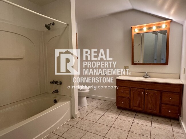 Building Photo - Charming 1BR Apartment in Historic Vine Neighborhood – Close to Downtown & Bronson