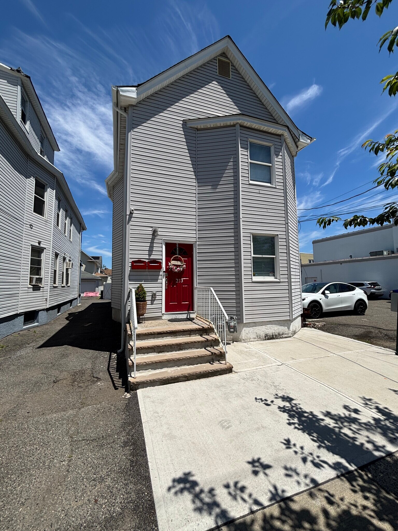 Building Photo - 213 Lakeview Ave