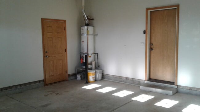 Building Photo - Desirable area of Central Point - Single S...