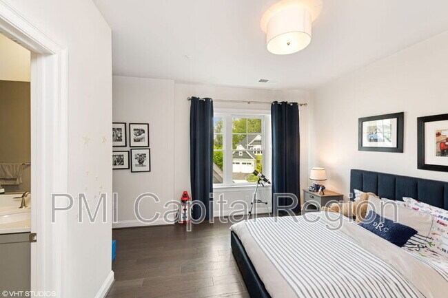 Building Photo - 5320 Camberley Ave