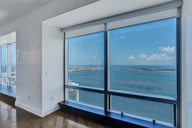 Building Photo - 1425 Brickell Ave
