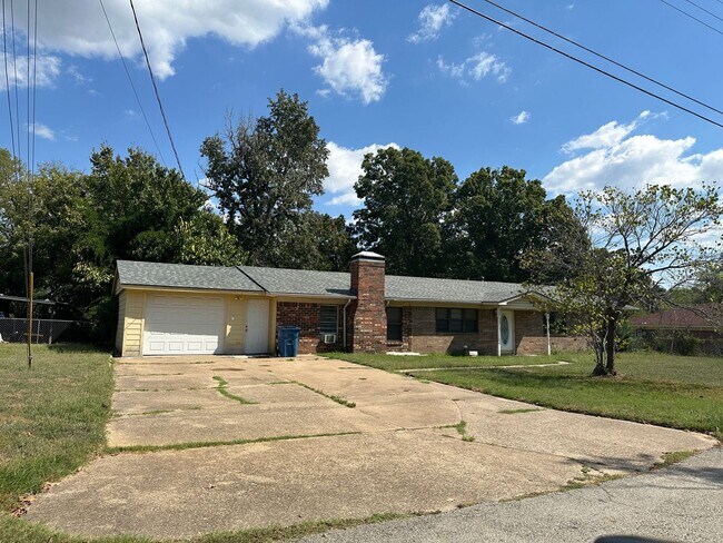 Primary Photo - 422 Hardee Dr