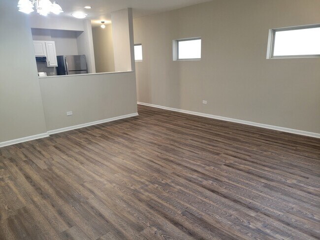 Building Photo - 817 S Kedzie Ave