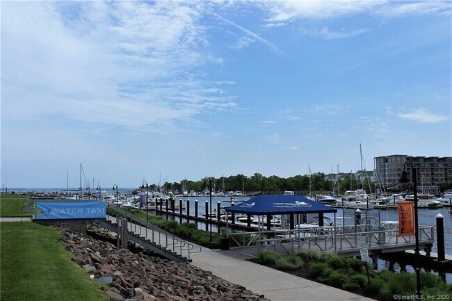 Building Photo - 13 E Walnut St