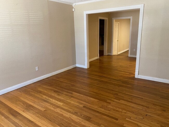 Building Photo - Pre-Leasing 3 bed 2 bath Move In Ready! Close to Texas Tech!!