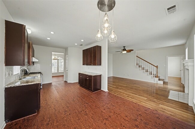 Building Photo - 1202 Woodley Bend