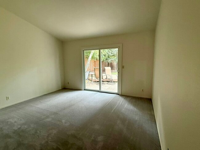 Building Photo - 620 Oriole Ave