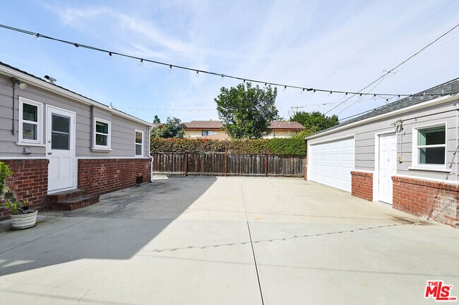 Building Photo - 4158 Baldwin Ave