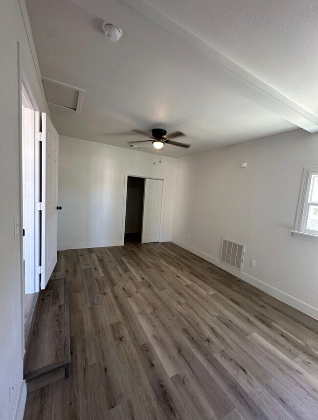 Building Photo - Cozy Contemporary Cottage – Charming 3-Bed...