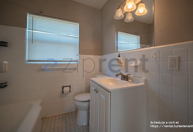 Building Photo - 925 17th St S