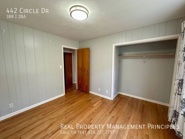 Building Photo - 442 Circle Dr