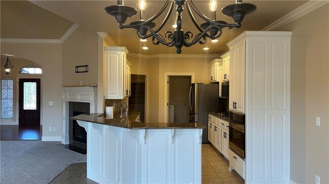 Building Photo - 2005 SW Pinoak Ave