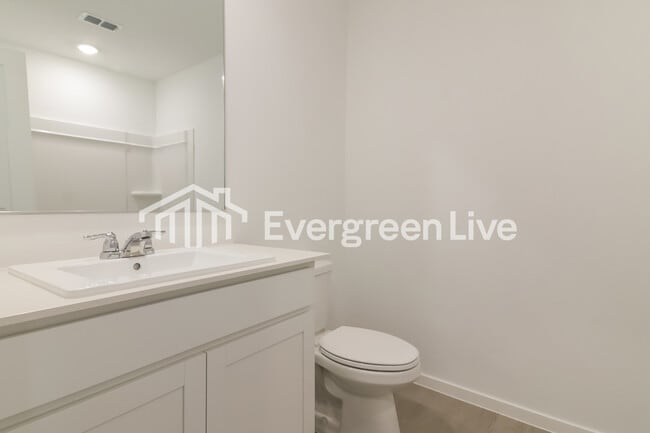 Building Photo - 832 Dressage Ln