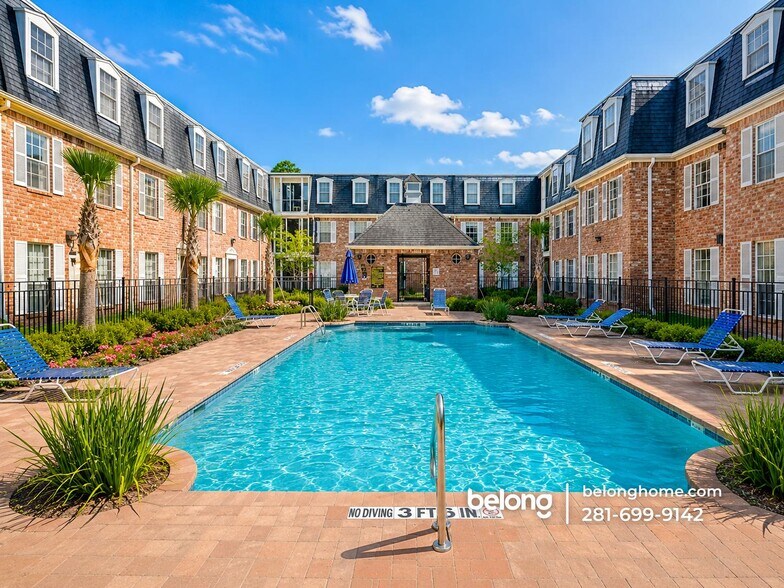 Building Photo - 357 N Post Oak Ln