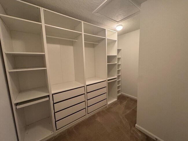 Building Photo - Fall into Savings – New Rental Rate $2,100!