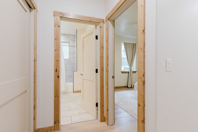 Building Photo - Beautiful New Construction Mountain Retreat