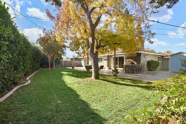 Building Photo - 1407 San Clemente Way