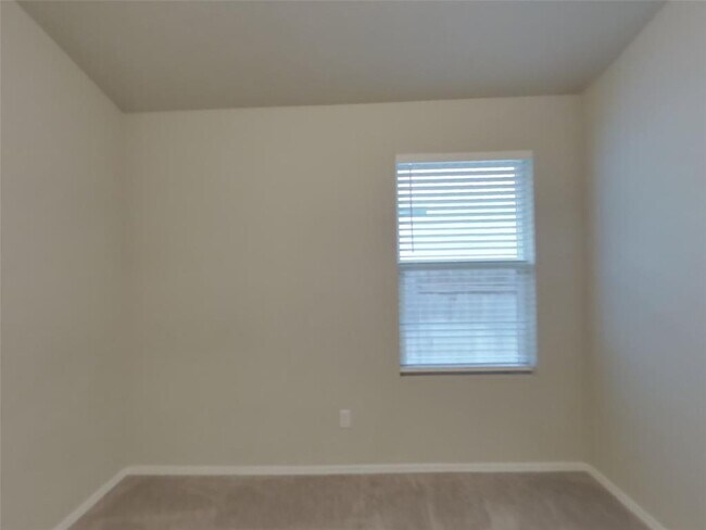 Building Photo - 5217 Saddle Clb Dr