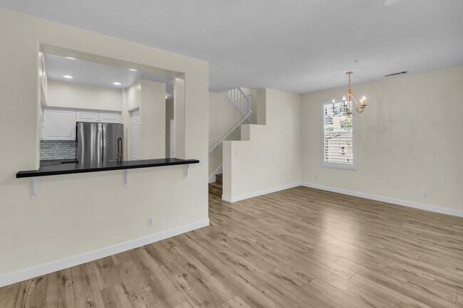 Building Photo - 204 Terra Bella