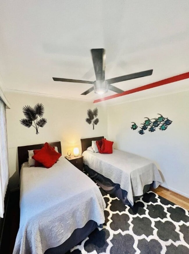 Building Photo - Spacious 2BR/2BA Condo with Garden View – ...