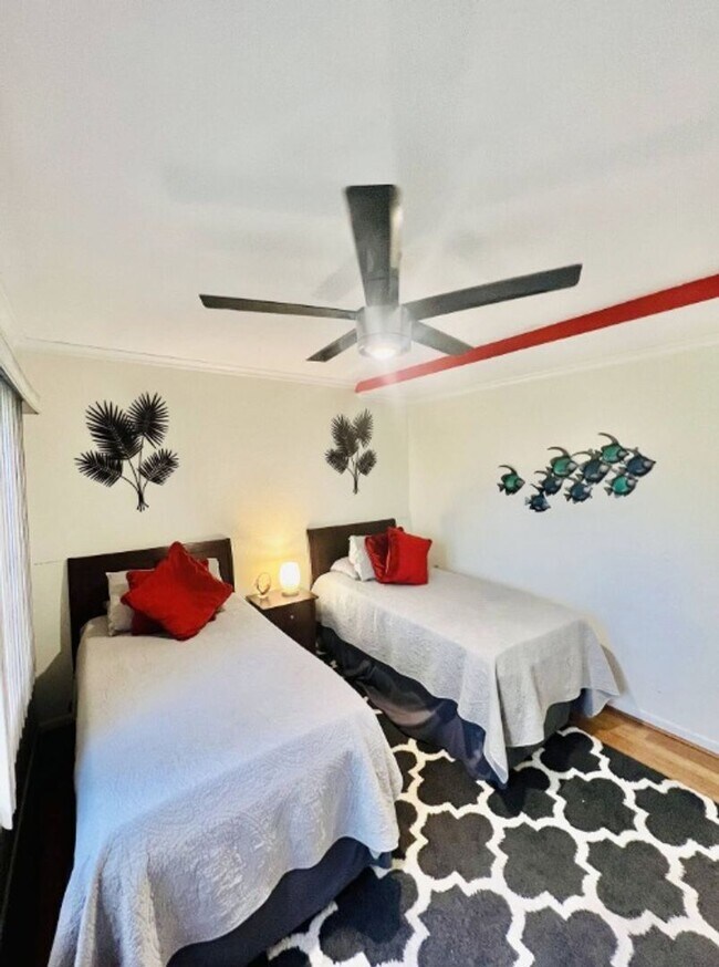 Building Photo - Spacious 2BR/2BA Condo with Garden View – Steps from the Ocean